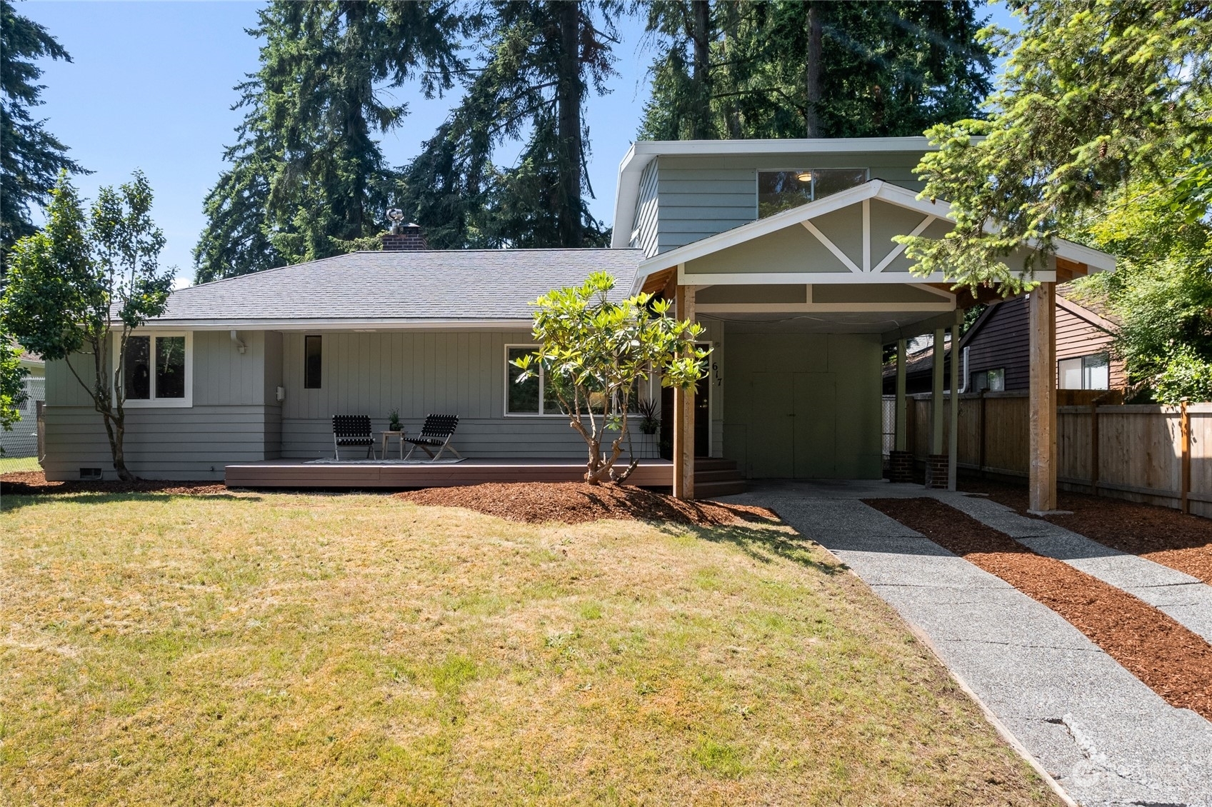 Property Photo:  617 NE 204th Street  WA 98155 