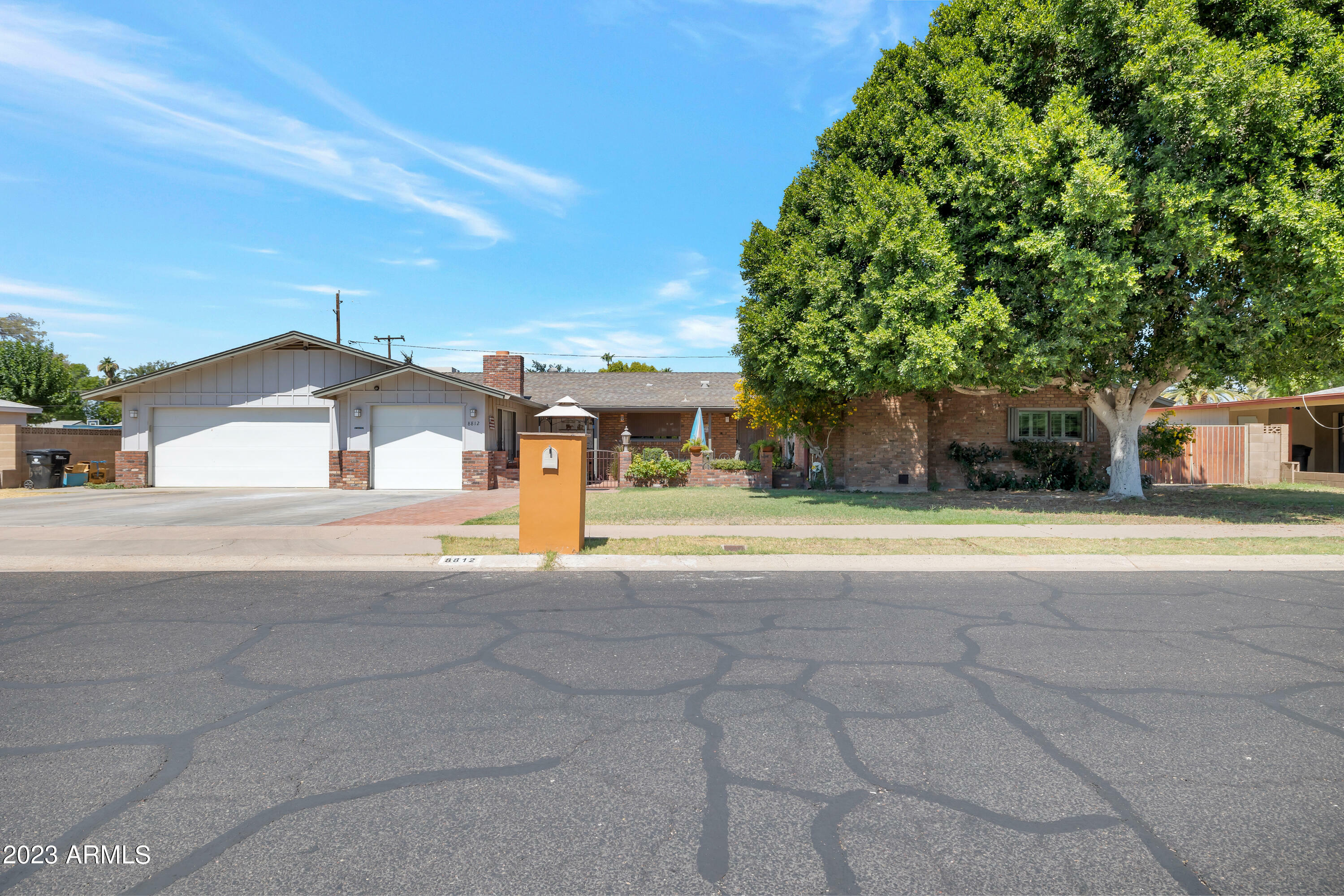 Property Photo: 8812 N 15th Lane AZ 85021