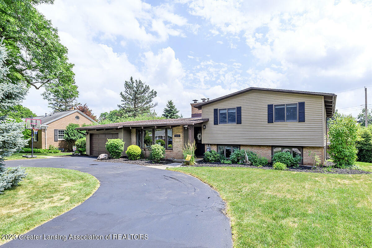 Property Photo:  1630 Walnut Heights Drive  MI 48823 