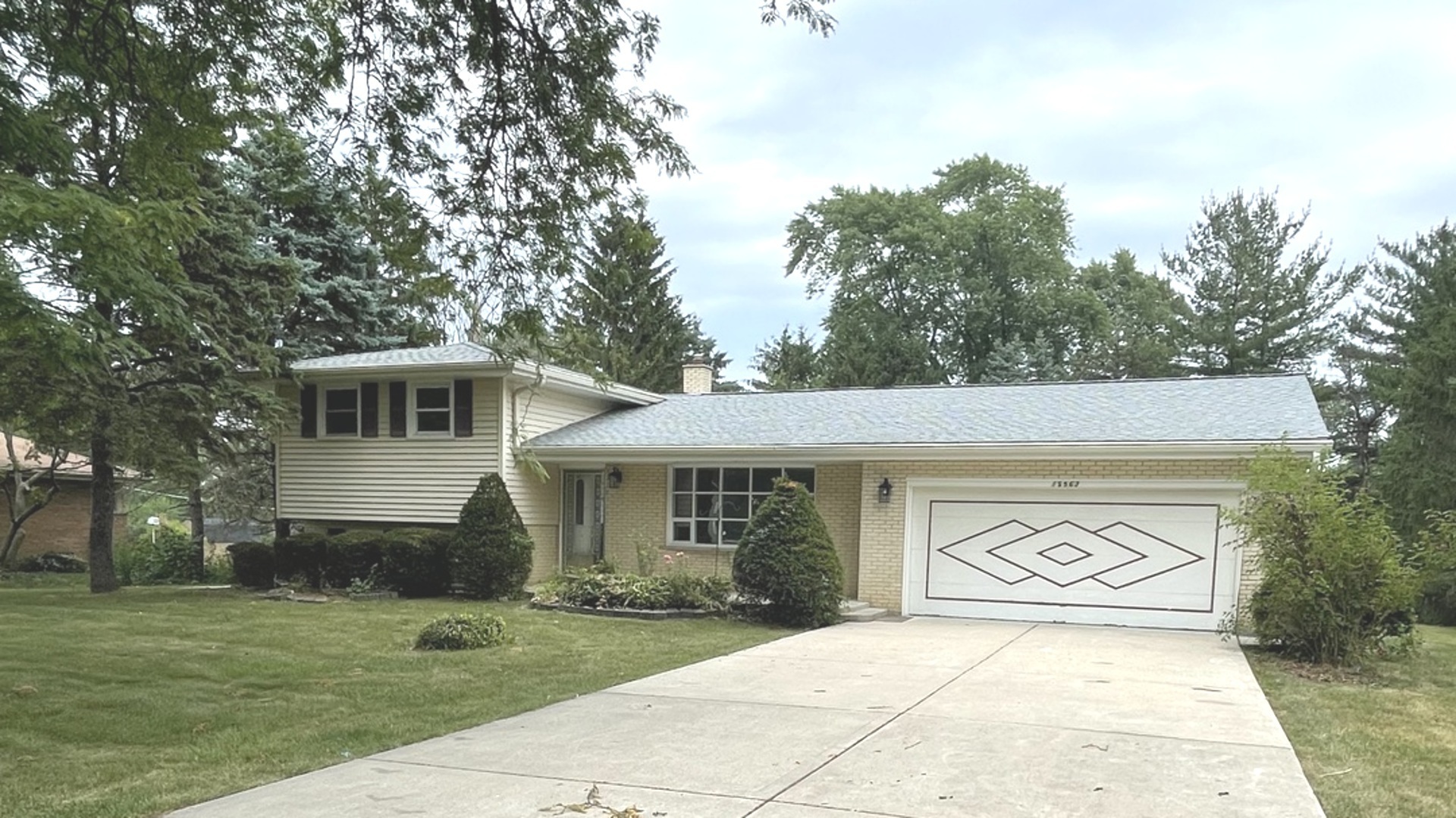 Property Photo:  1S563 Fairview Avenue  IL 60148 