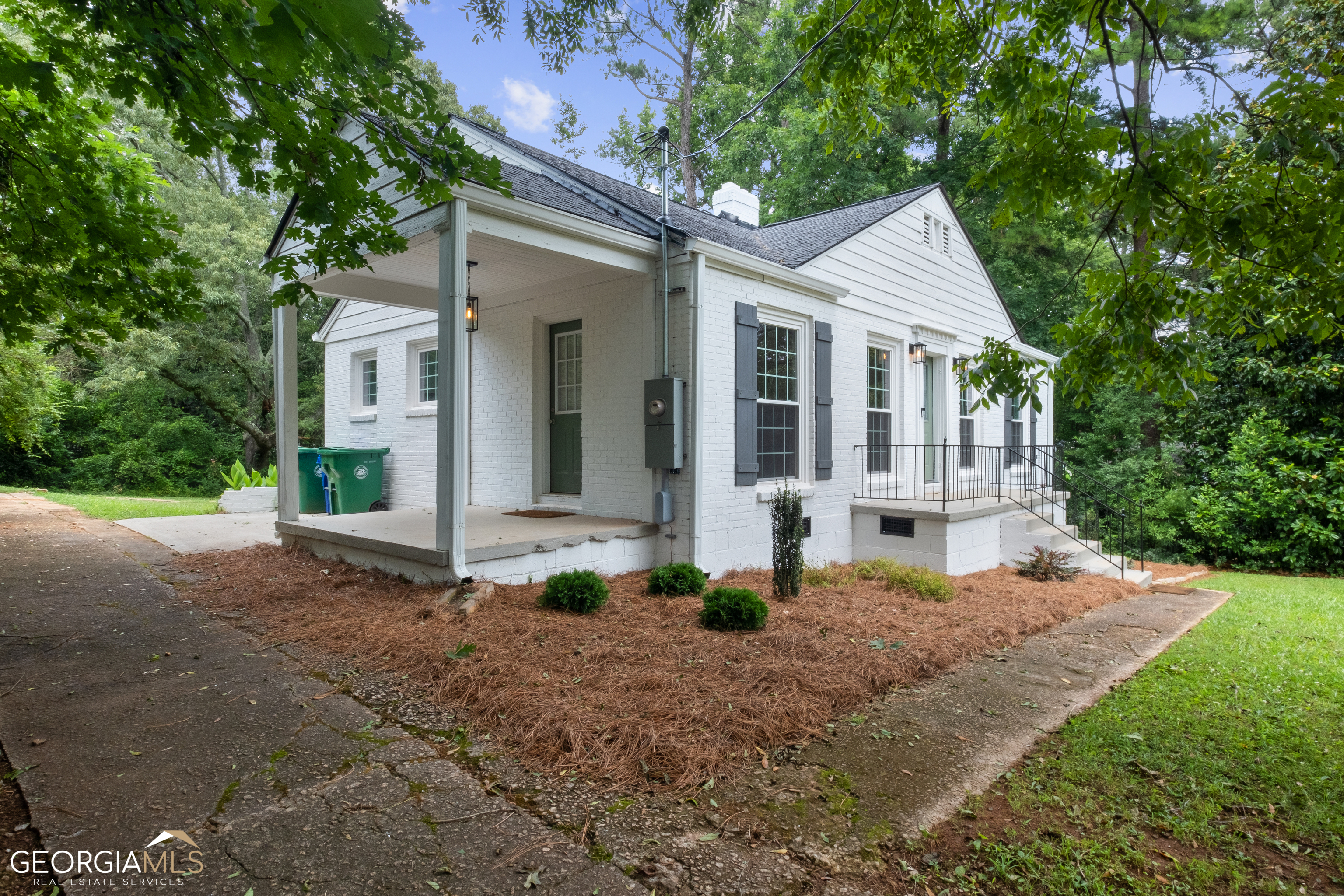 Property Photo: 3092 Leeland Road GA 30032