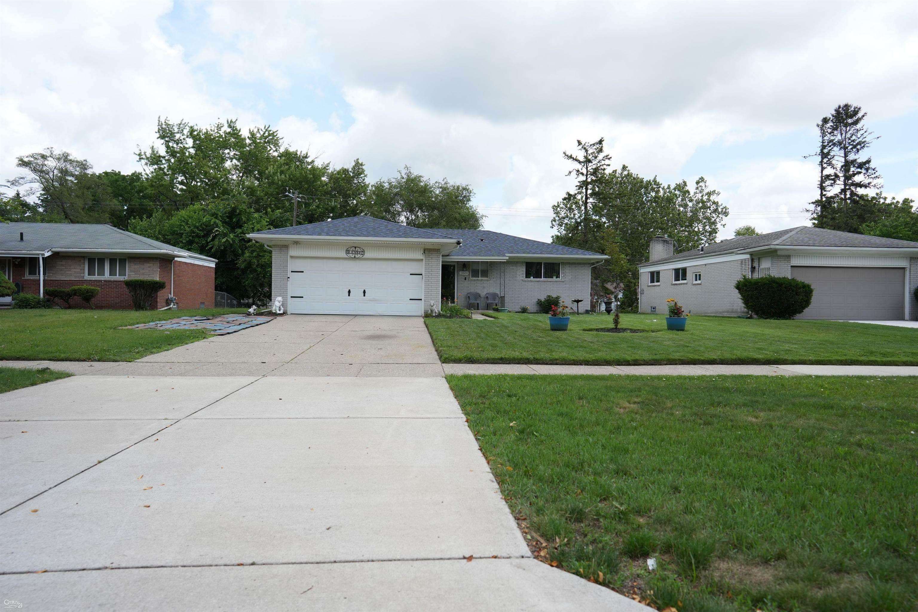 Property Photo:  21600 Evergreen  MI 48075 