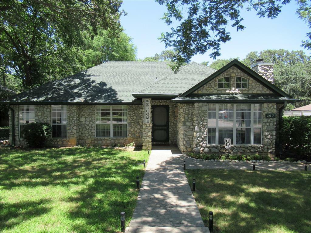 Property Photo:  707 High Crest Drive  TX 76020 