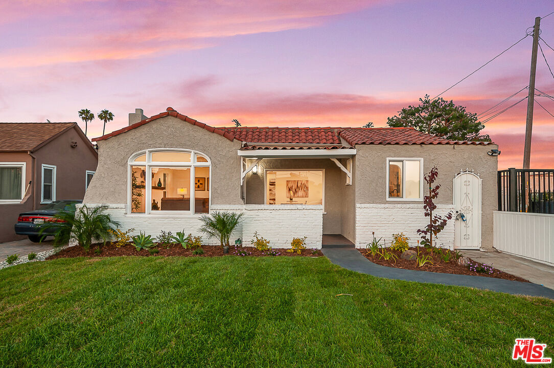 Property Photo:  7842  S Halldale Ave  CA 90047