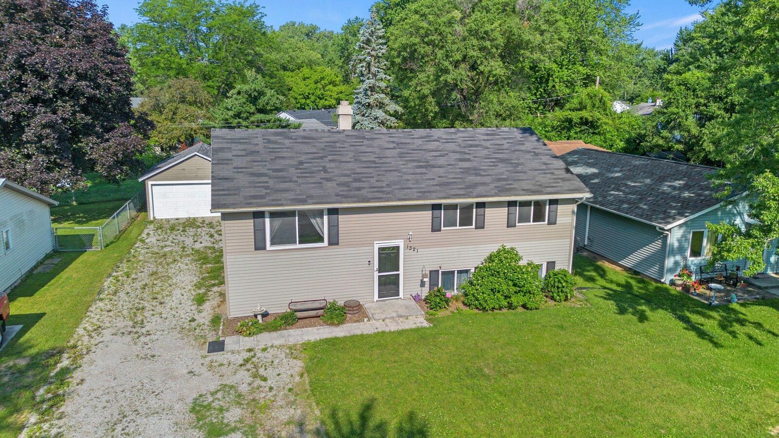 Property Photo:  1321 Woodmere Drive  IN 46774-2342 