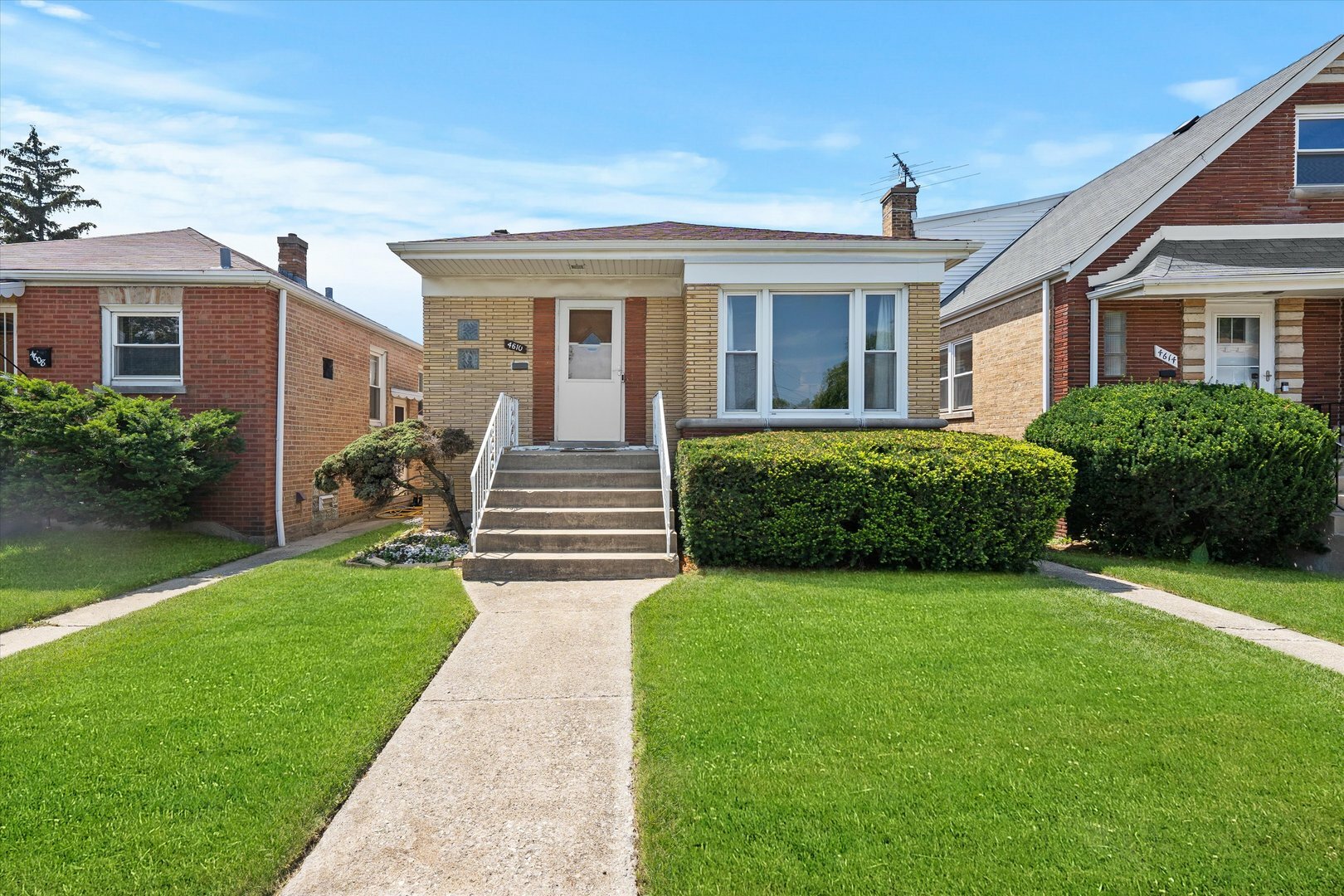 Property Photo: 4610 N Austin Avenue IL 60630