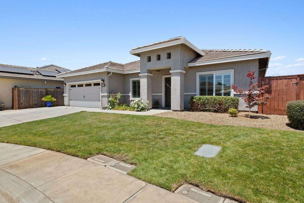 Property Photo:  403 Canterbury Court  CA 95640 