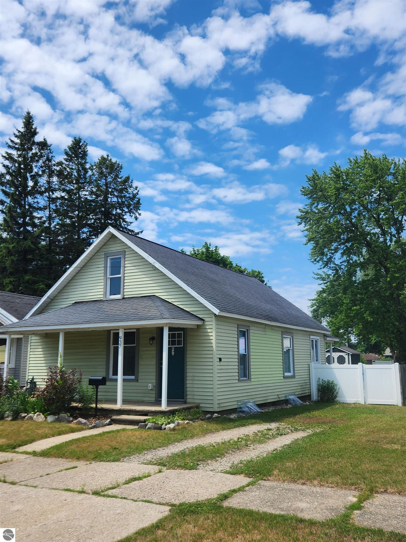 Property Photo:  937 Baker Street  MI 49601 