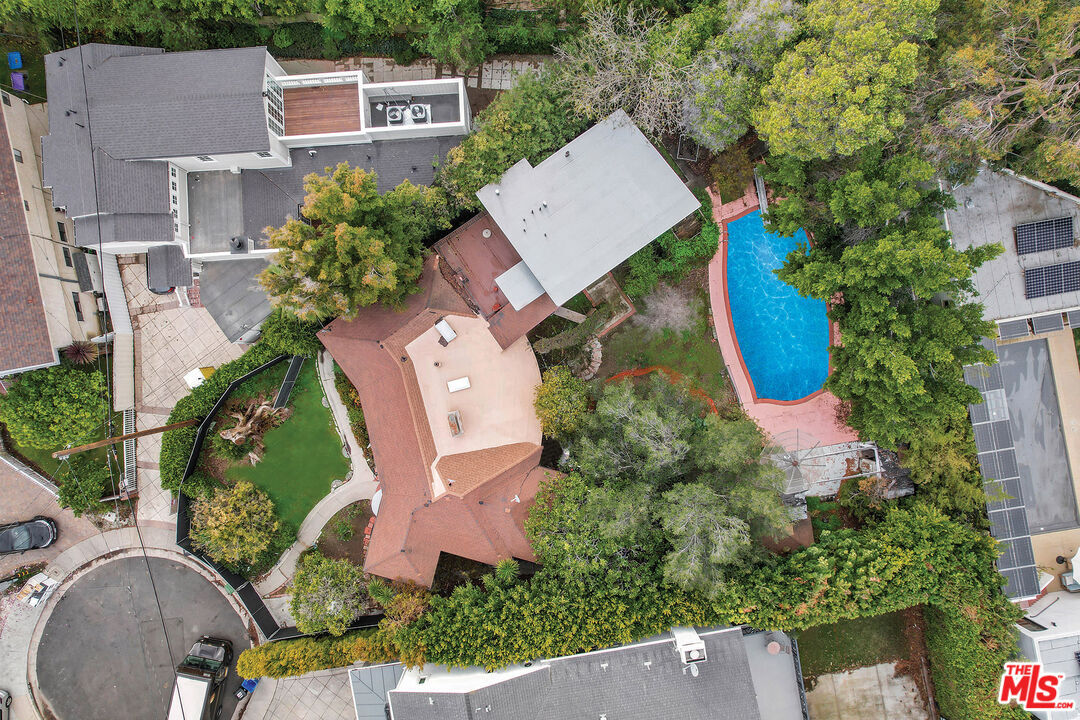 Property Photo: 12227 Tweed Ln CA 90049