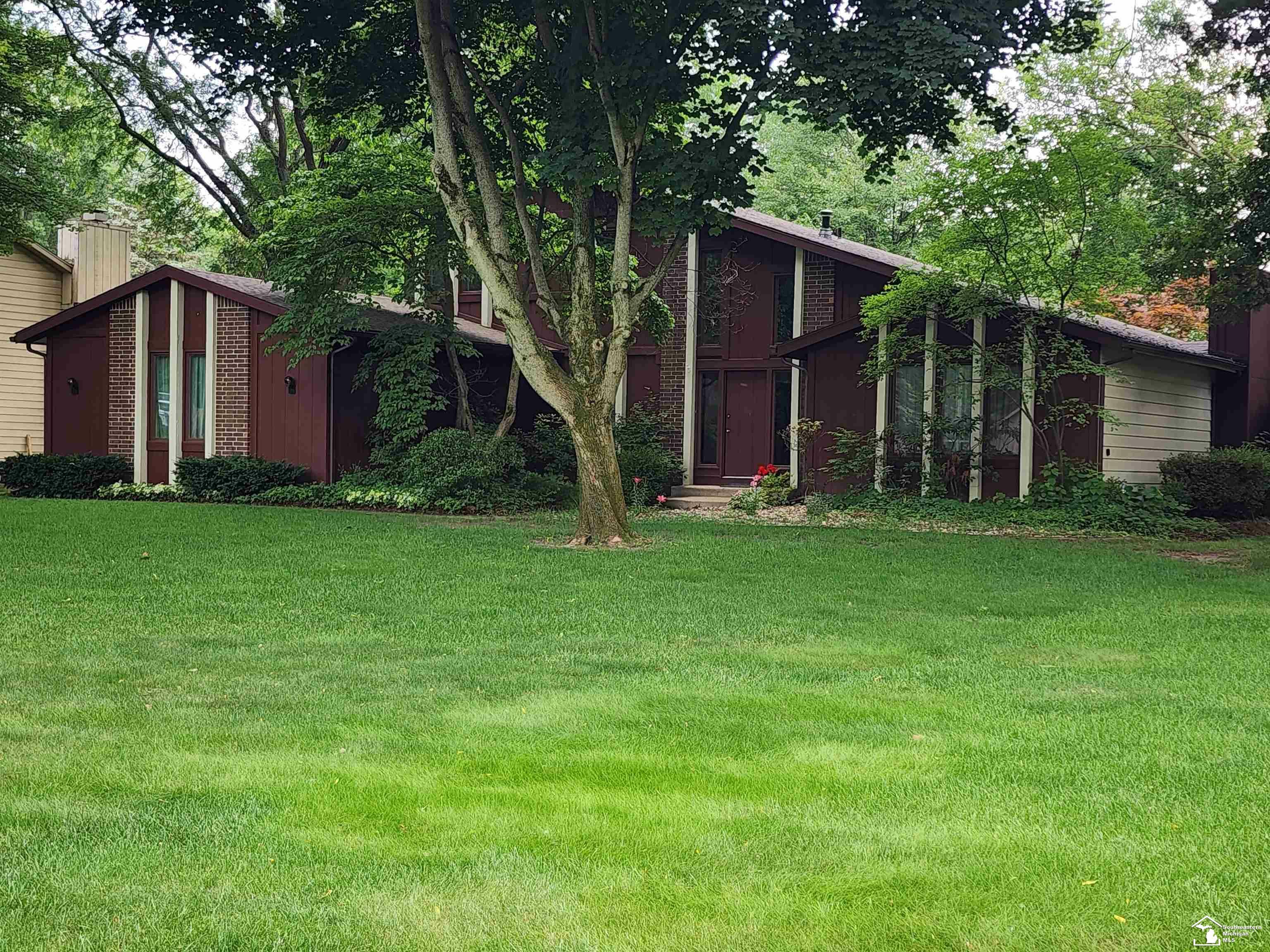 Property Photo:  1405 Laurelhurst  MI 48182 