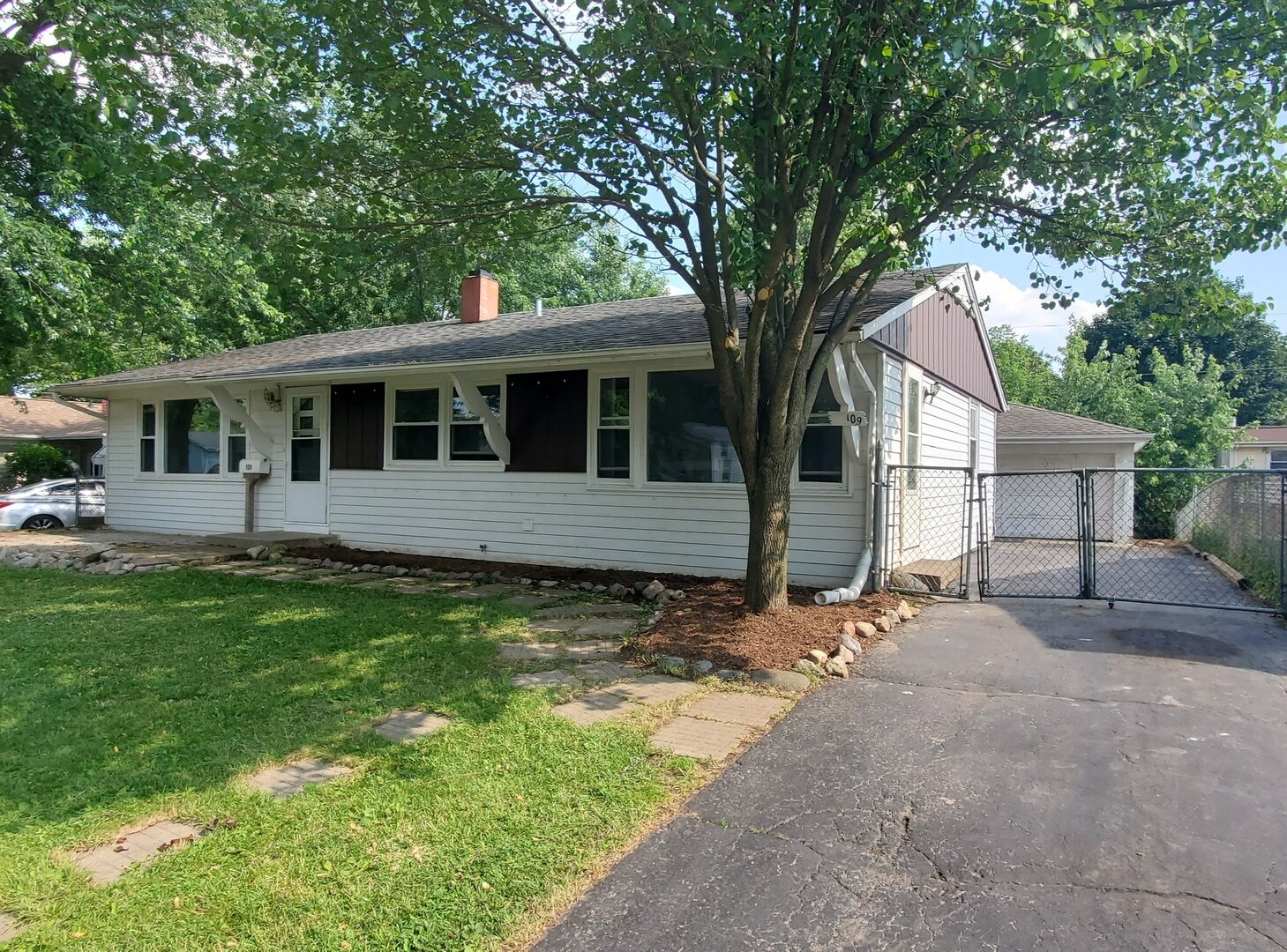 Property Photo: 109 Pueblo Road IL 60110
