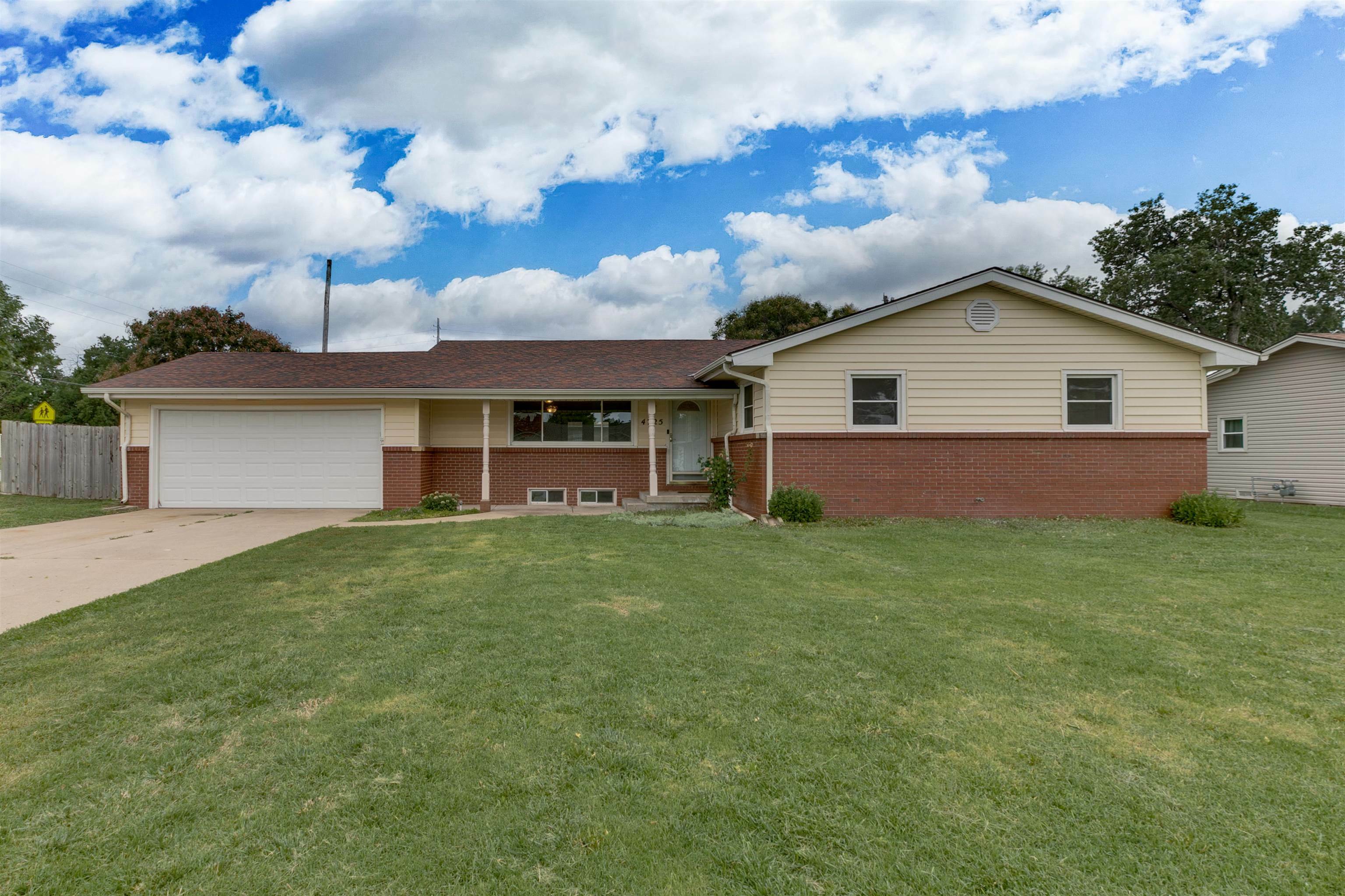 Property Photo:  4725 E Pembrook Ln  KS 67220 