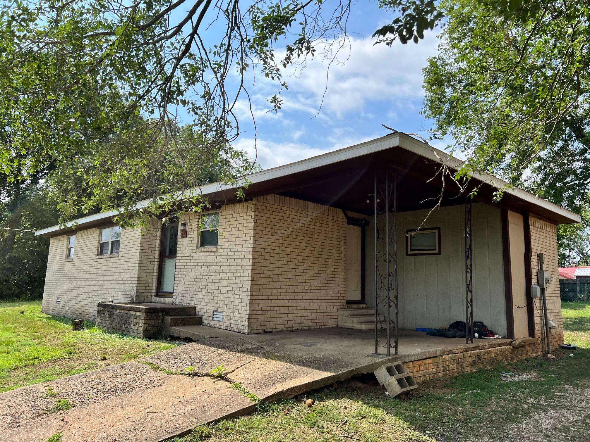 Property Photo:  210 Missouri Avenue  AR 72554 