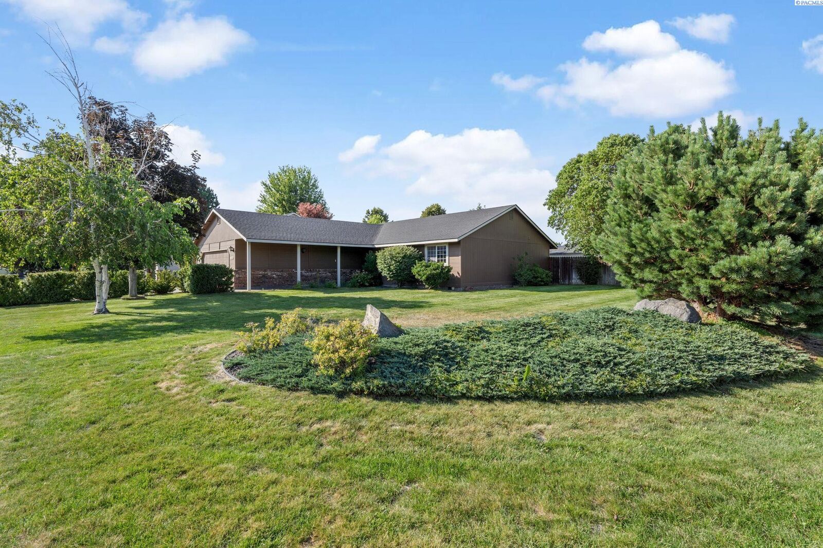 House for sale in West Richland 5102 W Killdeer Ct, West Richland, WA