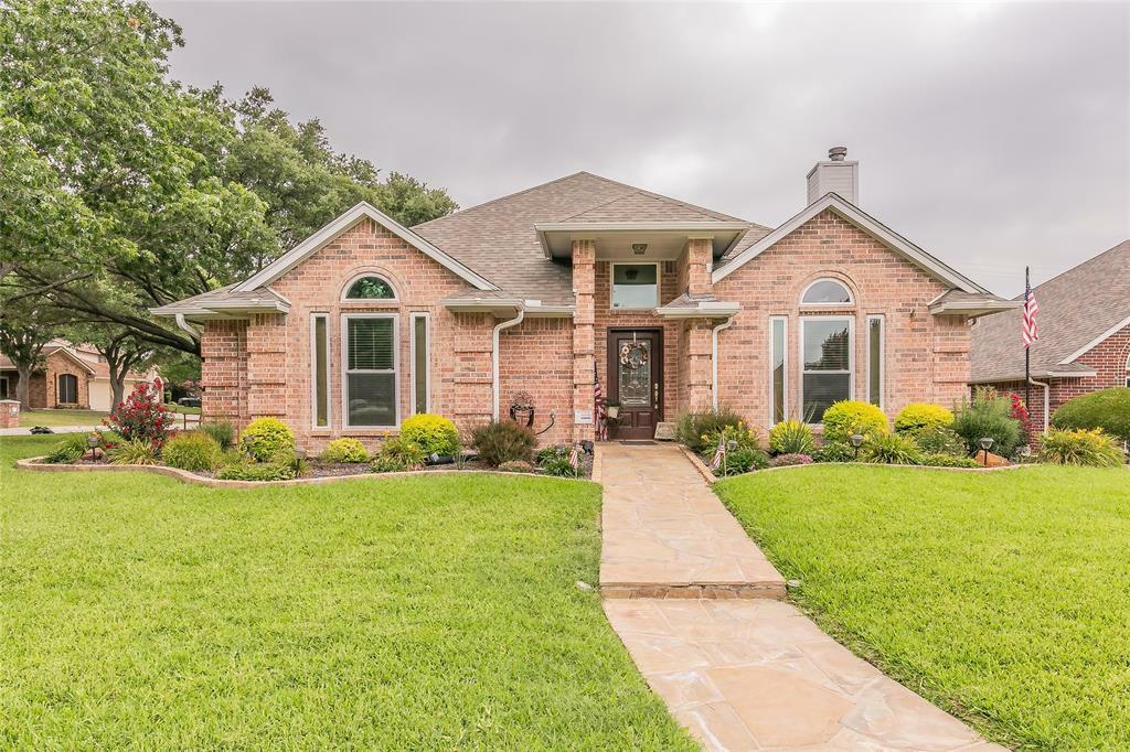 Property Photo: 428 Montreal Drive TX 76054