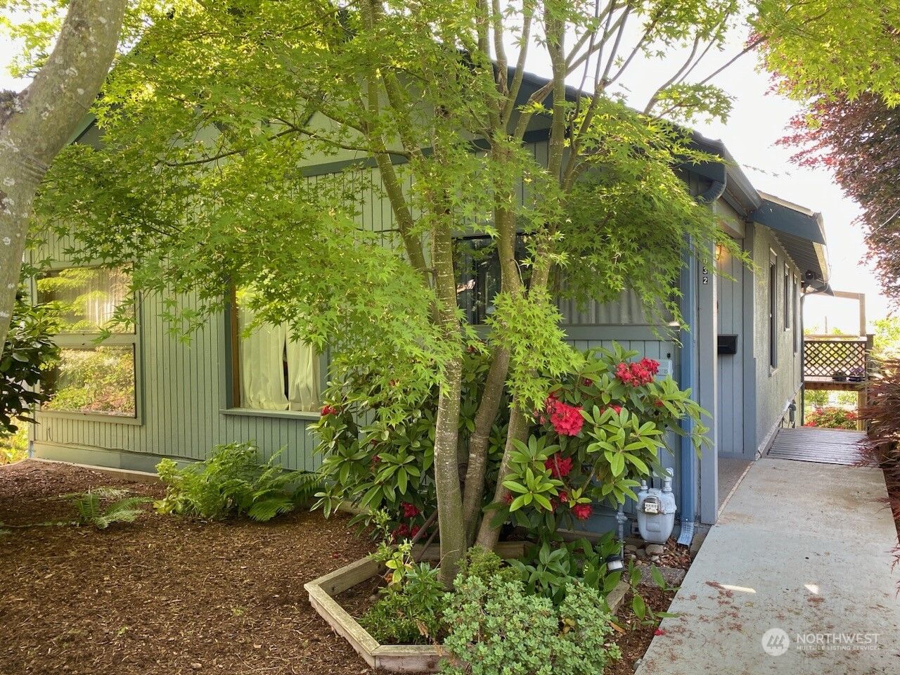 Property Photo: 1032 14th WA 98225