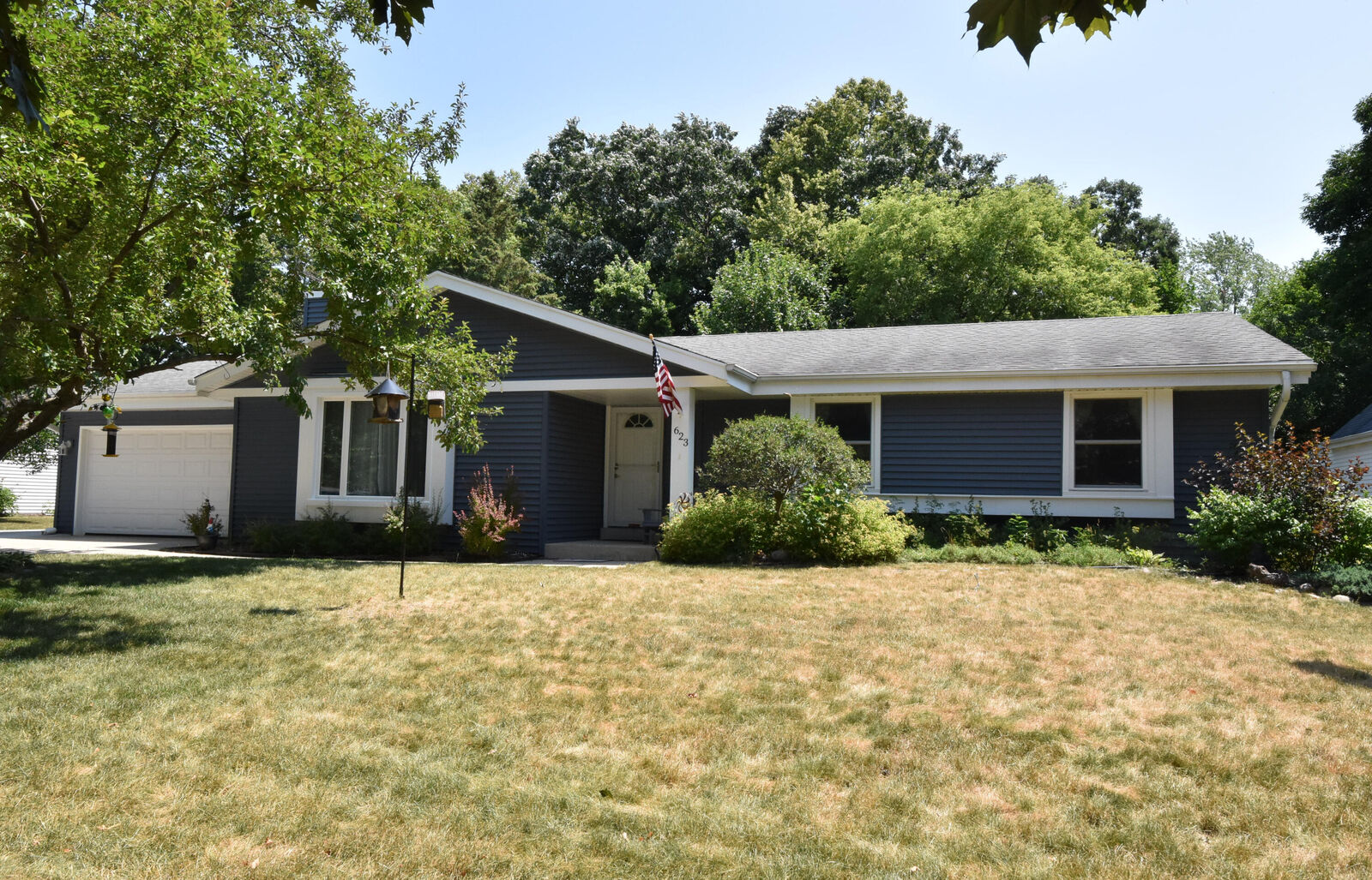 Property Photo:  623 Elk Ln  WI 53188 