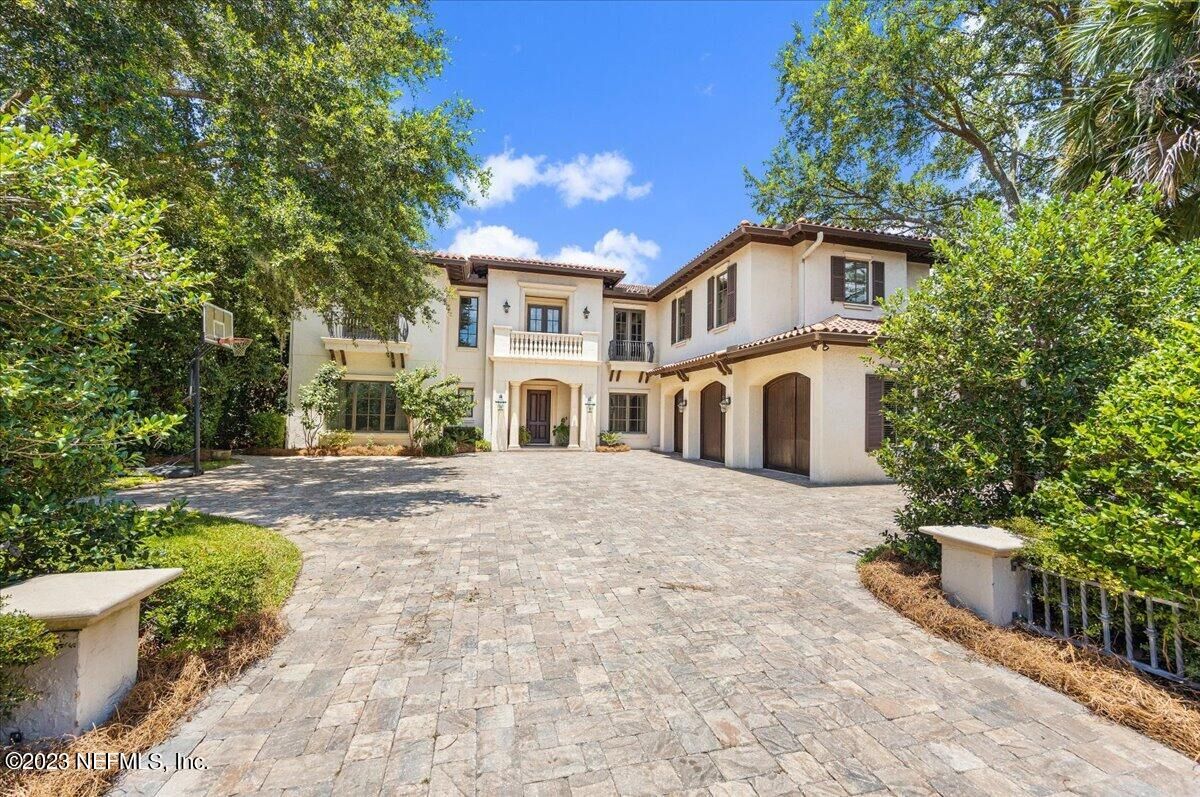 Property Photo: 6628 Epping Forest Way N FL 32217