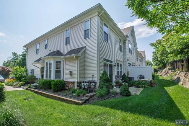 Property Photo:  26 Parkside Drive  NJ 07420 