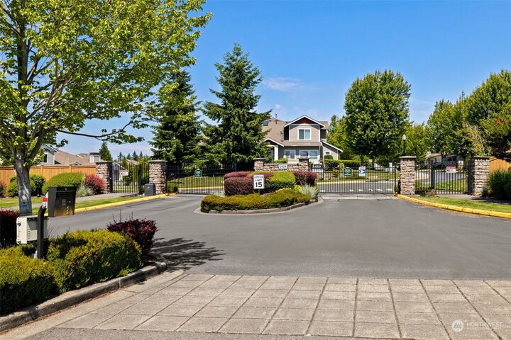Property Photo:  5909 Panorama Drive SE 9-103  WA 98092 