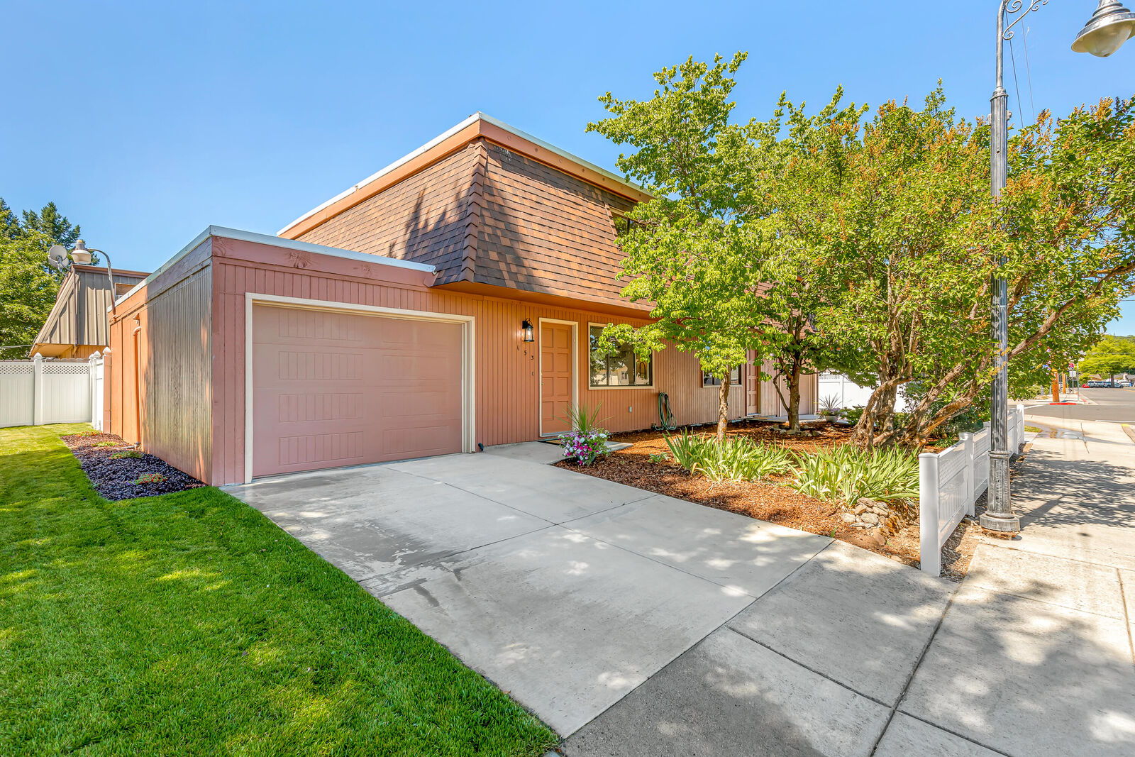 Property Photo: 153 Loto Street OR 97524
