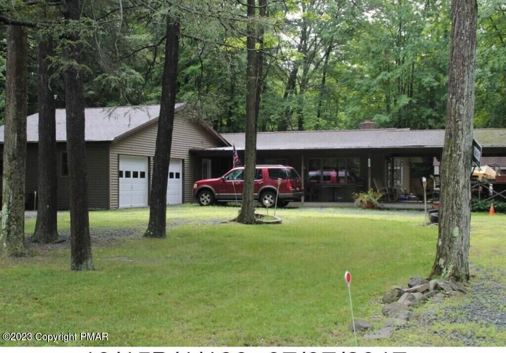Property Photo: 564 Sir Jeoffrey Ct PA 18610