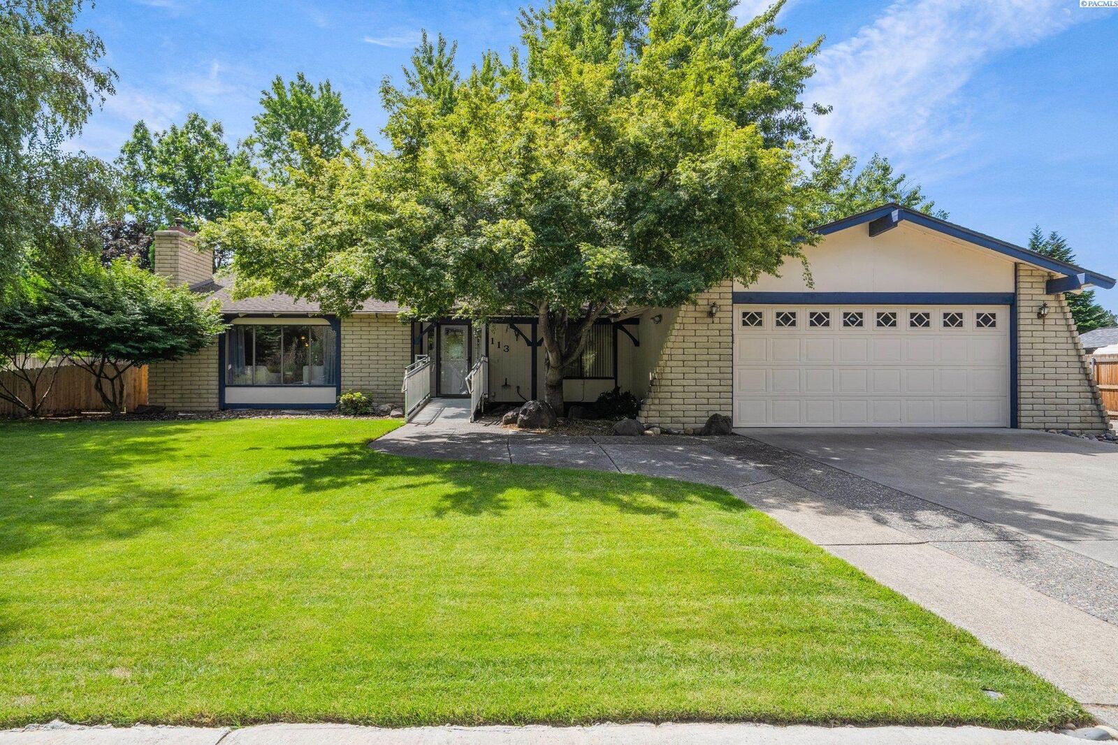 Property Photo:  113 Spengler St  WA 99354 