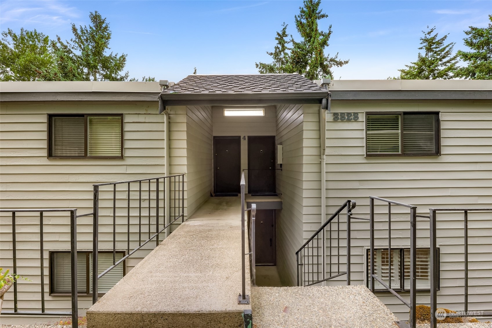 Property Photo: 3828 Lake Washington Boulevard SE 4C WA 98006