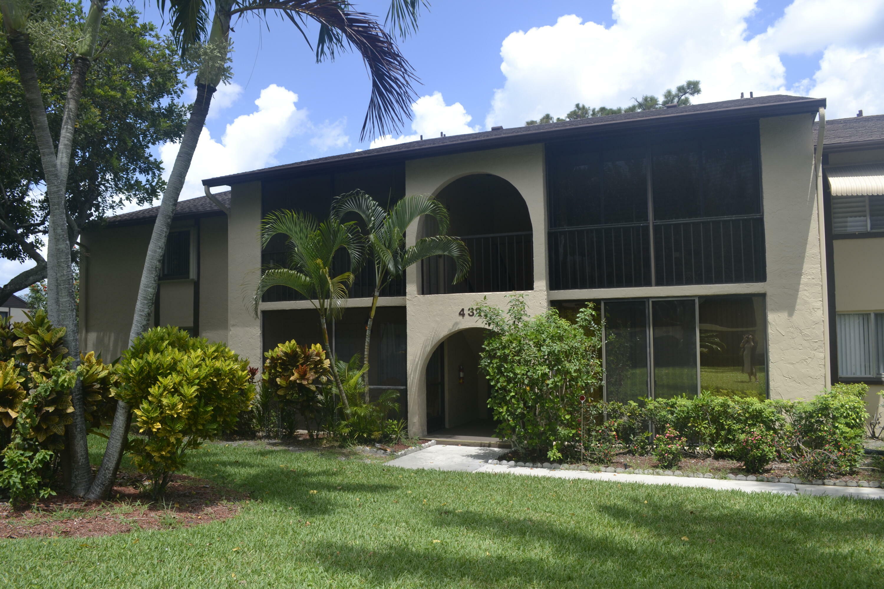 Property Photo:  432 Pine Glen Lane C-2  FL 33463 