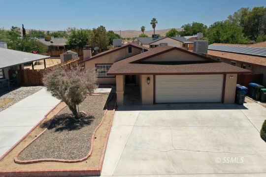 Property Photo:  709 Ginger Ave  CA 93555 