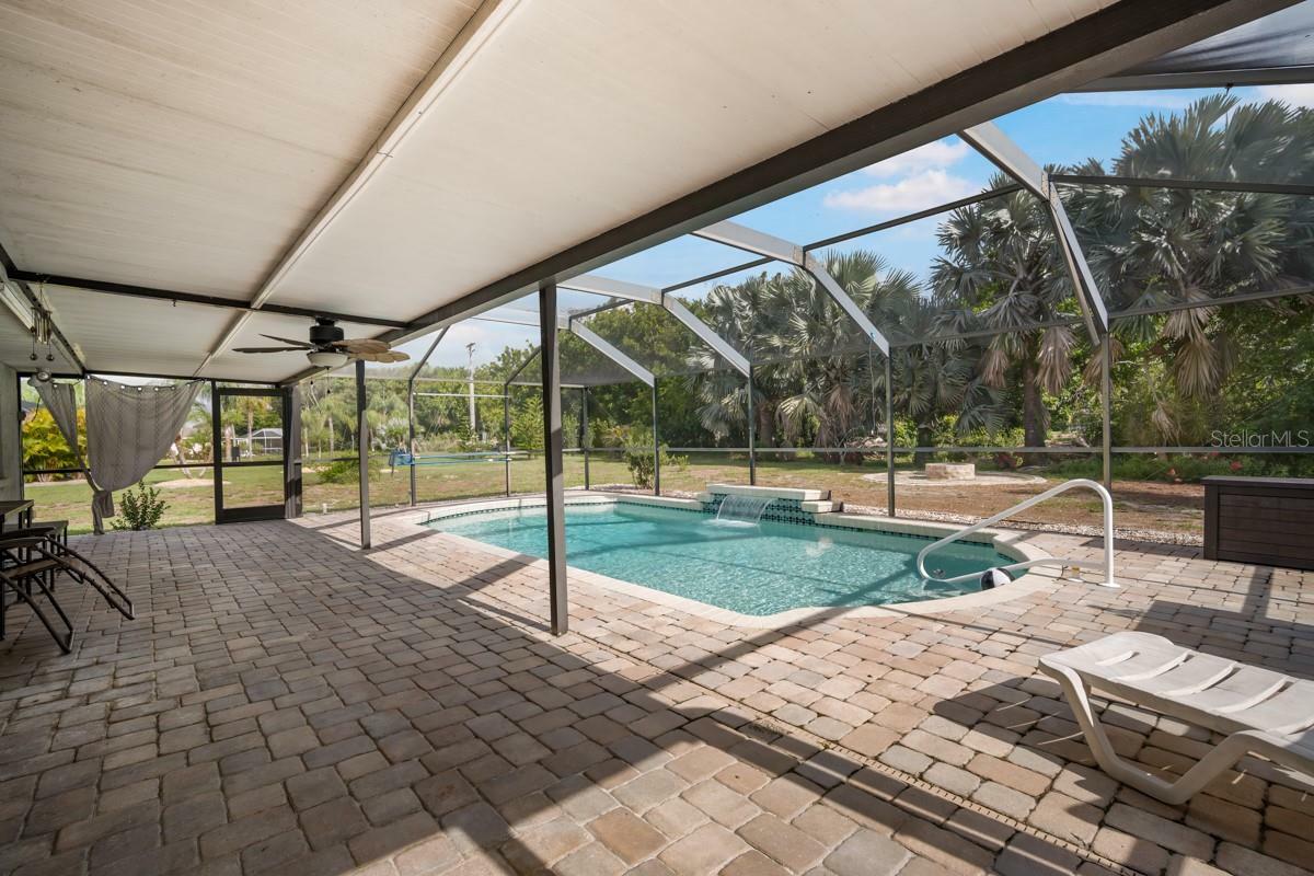 Property Photo:  106 Kenley Way  FL 33573 