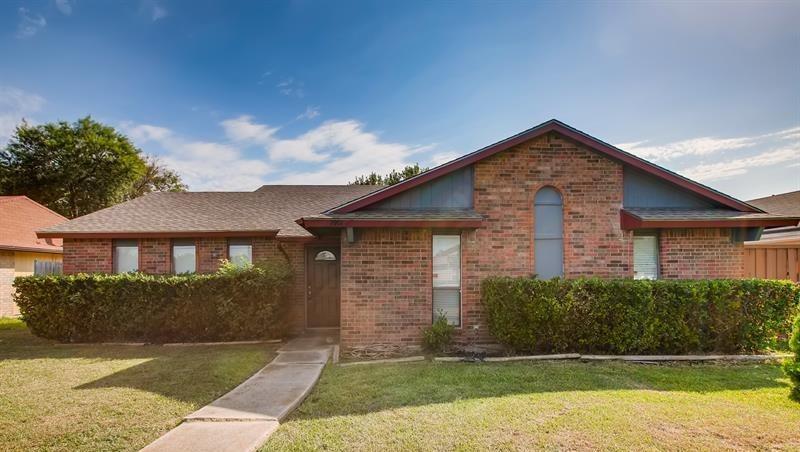 Property Photo: 1901 Castle Drive TX 75040