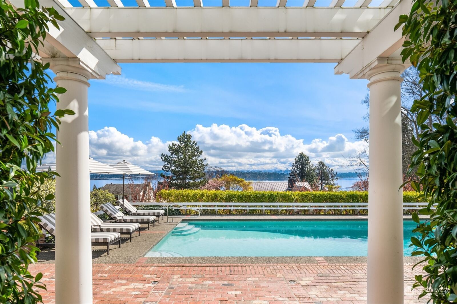 Property Photo:  1107 39th Avenue E  WA 98112 