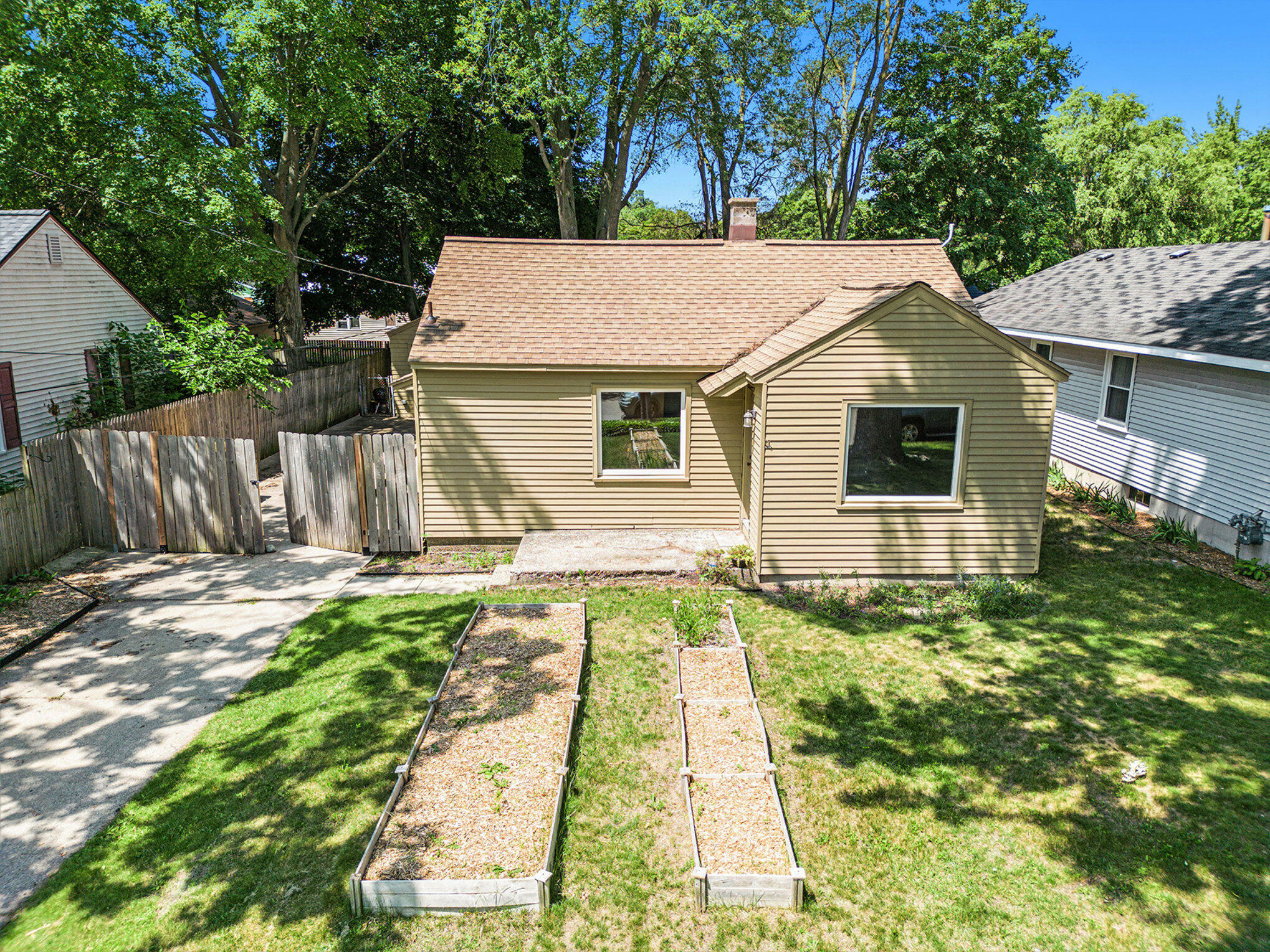 3581 Oriole Avenue SW  Wyoming MI 49509 photo