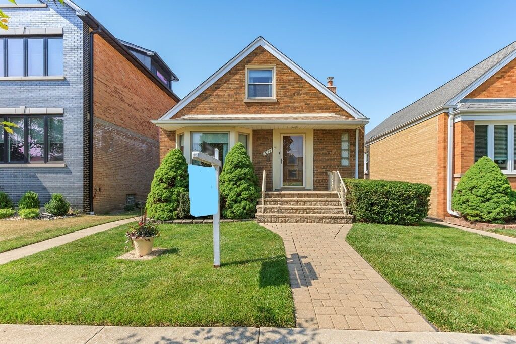 Property Photo: 7252 W Palatine Avenue IL 60631