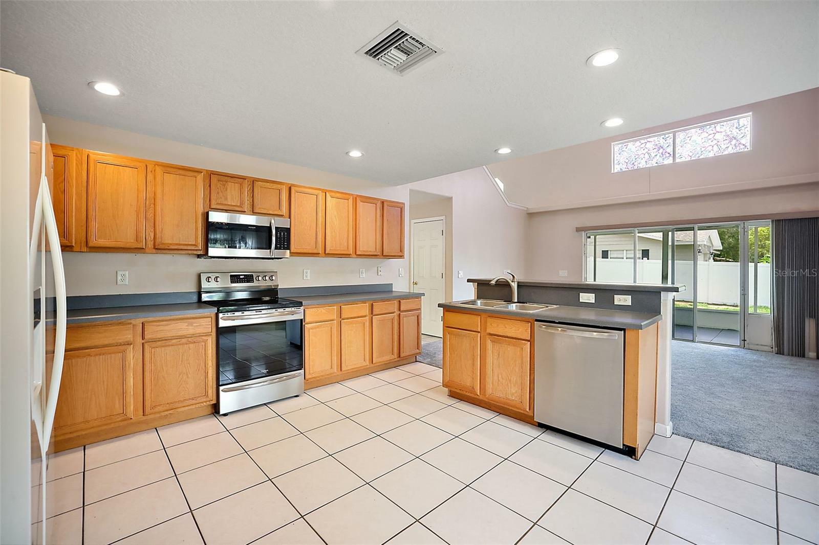 Property Photo:  200 N Palm Avenue  FL 34737 