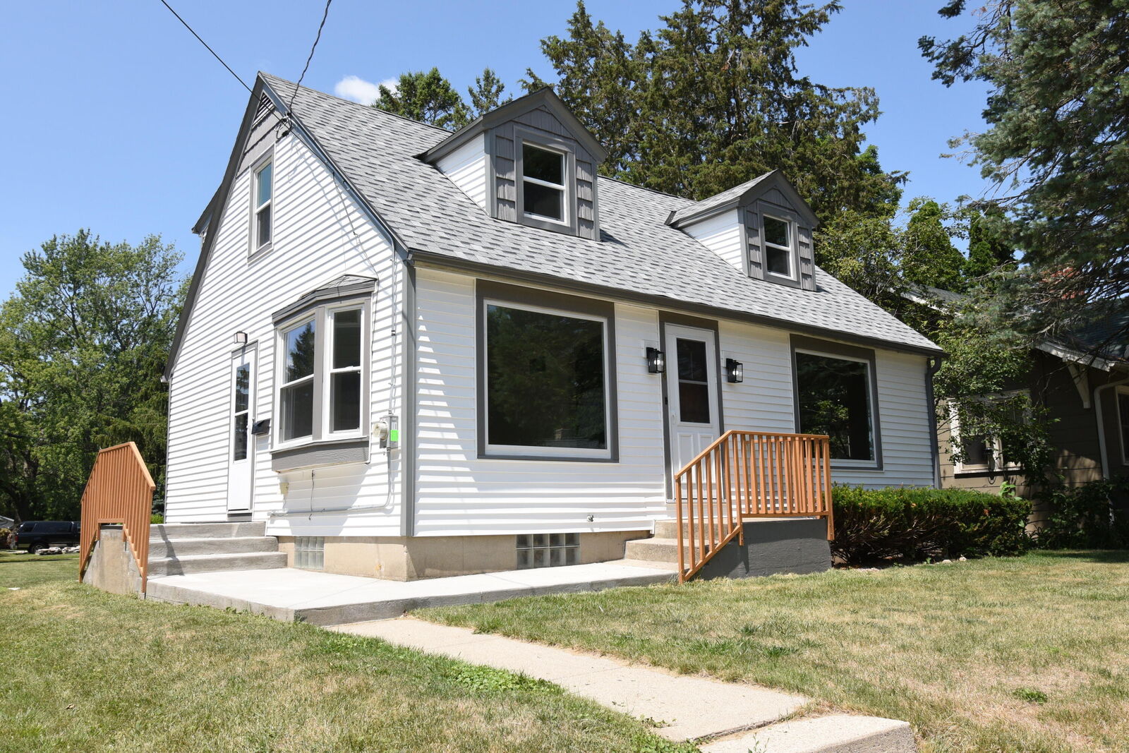 Property Photo:  416 S Worthington St  WI 53066 