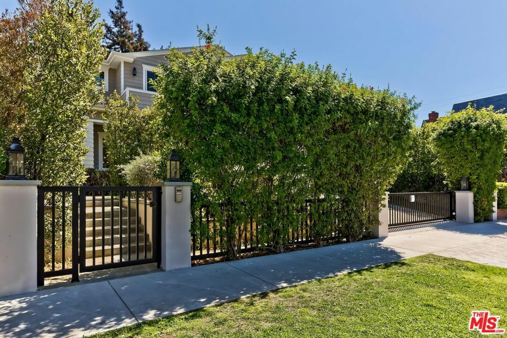 Property Photo: 4306 Forman Avenue CA 91602