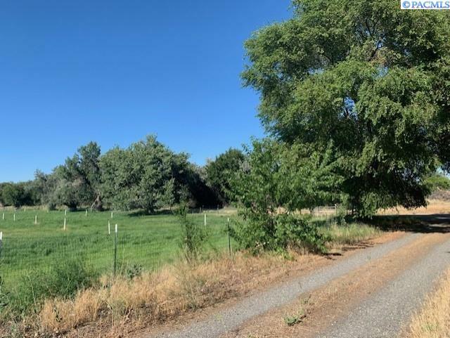 Property Photo:  97308 N Snively Rd  WA 99353 