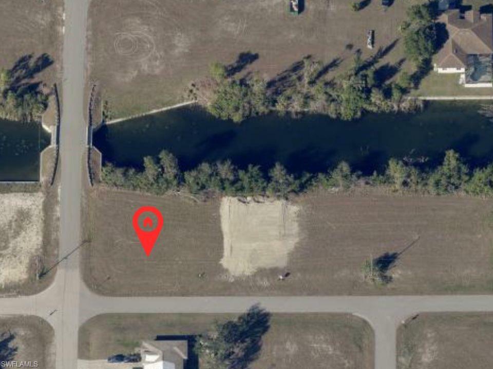 Property Photo:  419 NE 31st St  FL 33909 