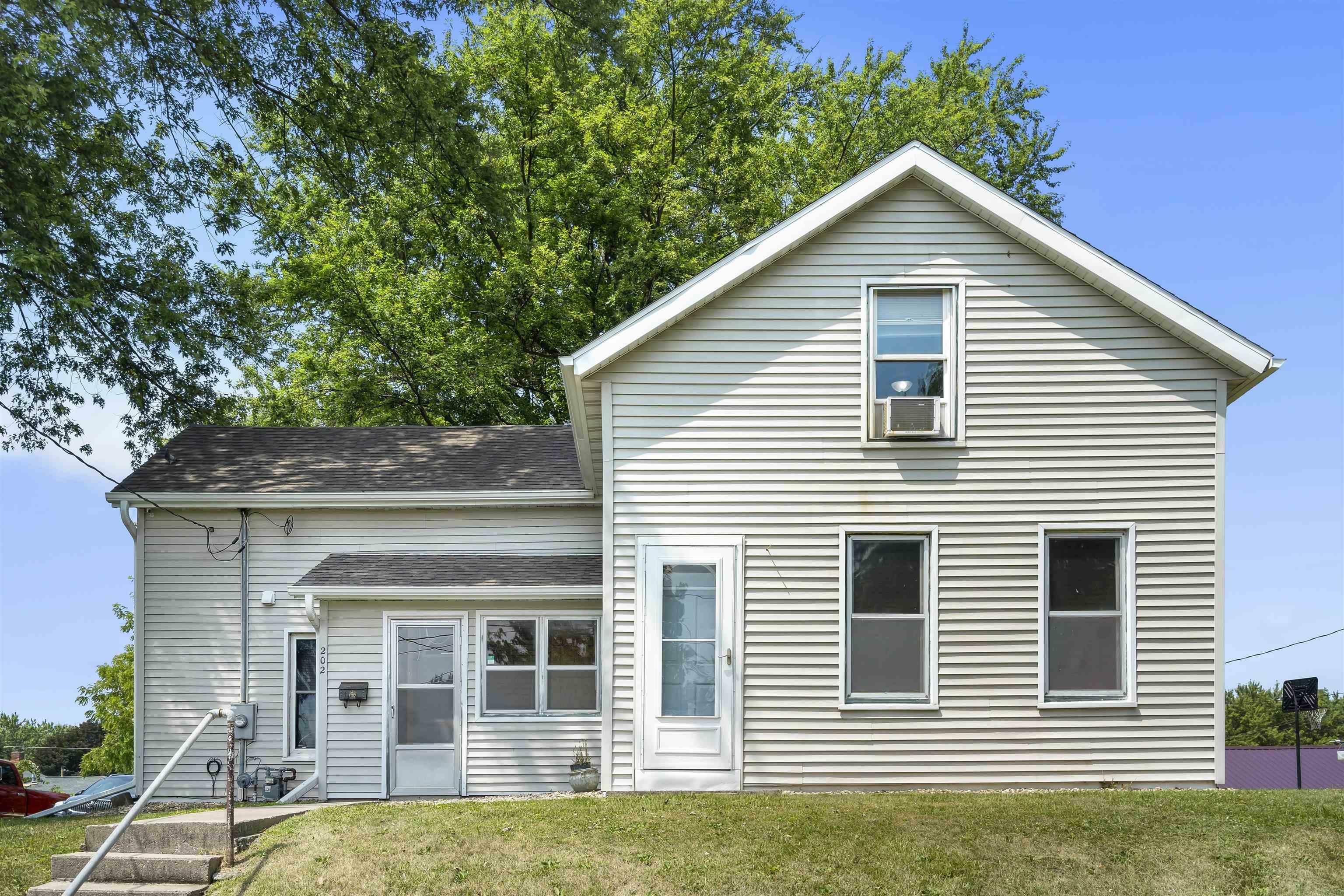 Property Photo:  202 S Pine Street  IA 52175 