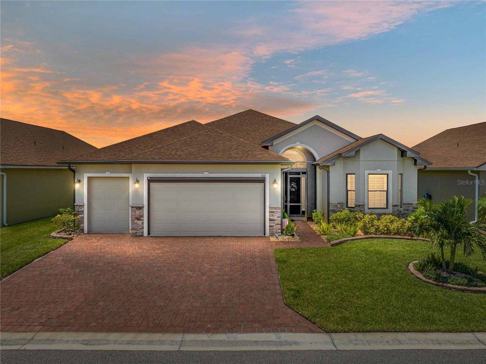 Property Photo: 1112 Sawgrass Drive FL 33884