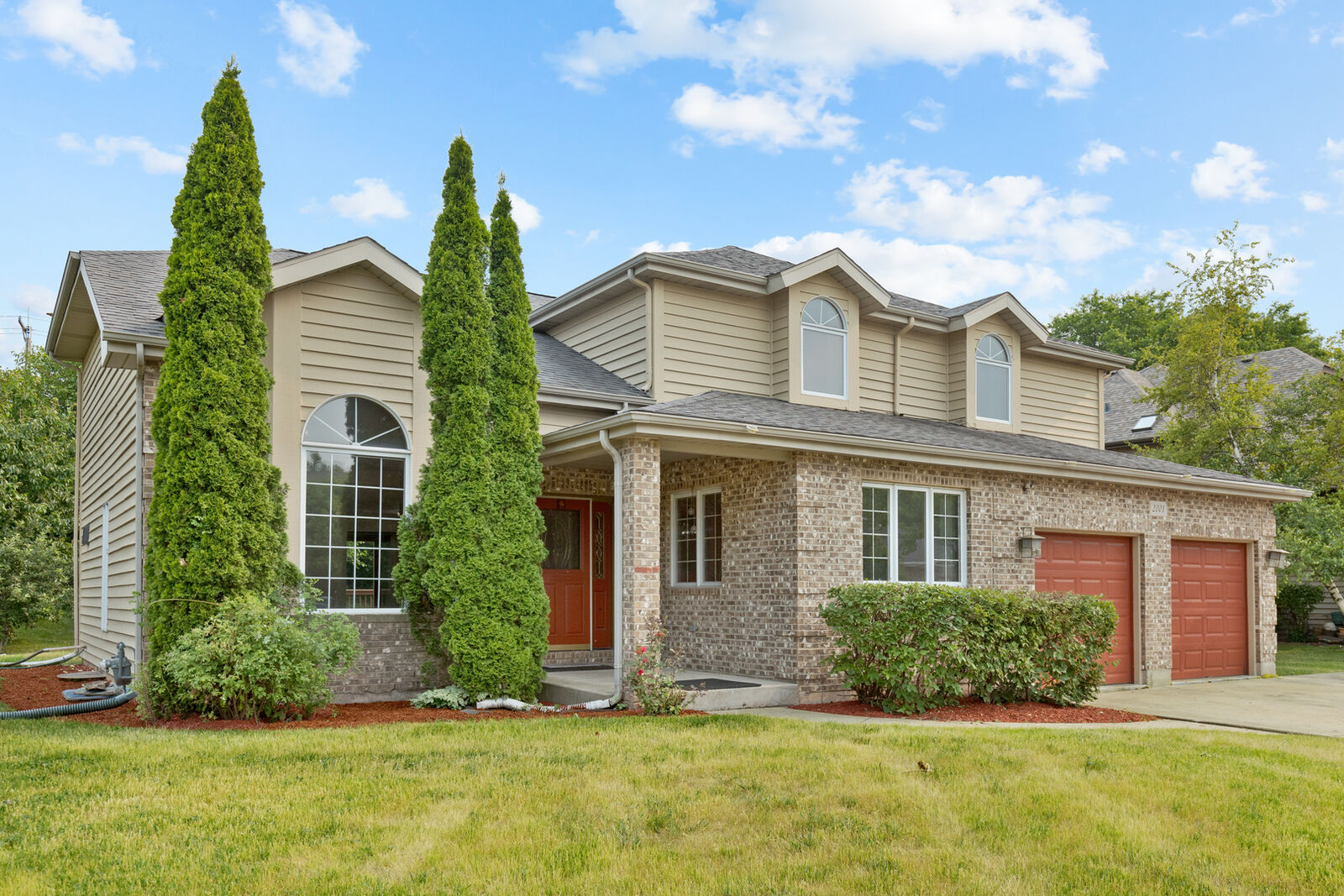 Property Photo: 2001 Carlisle Street IL 60102