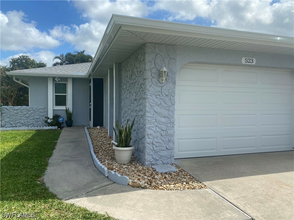 Property Photo:  523-525 SE 5th Avenue  FL 33990 