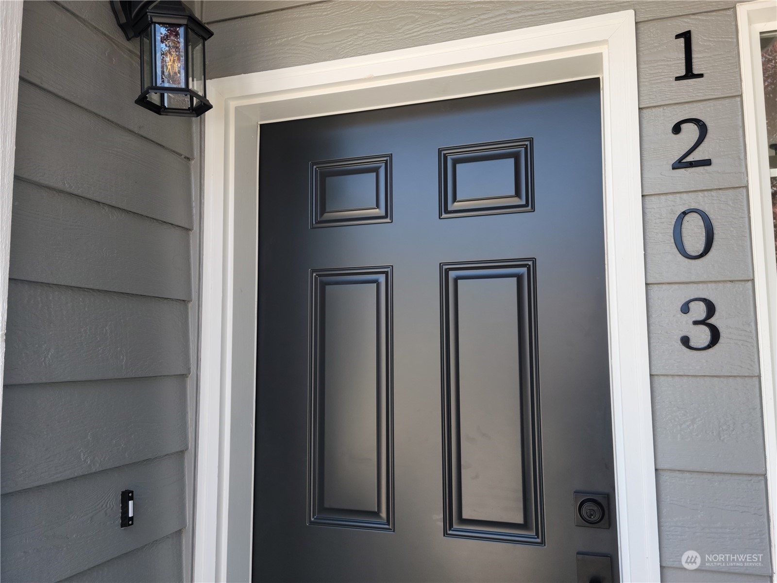 Property Photo: 1203 S 35th Street WA 98055
