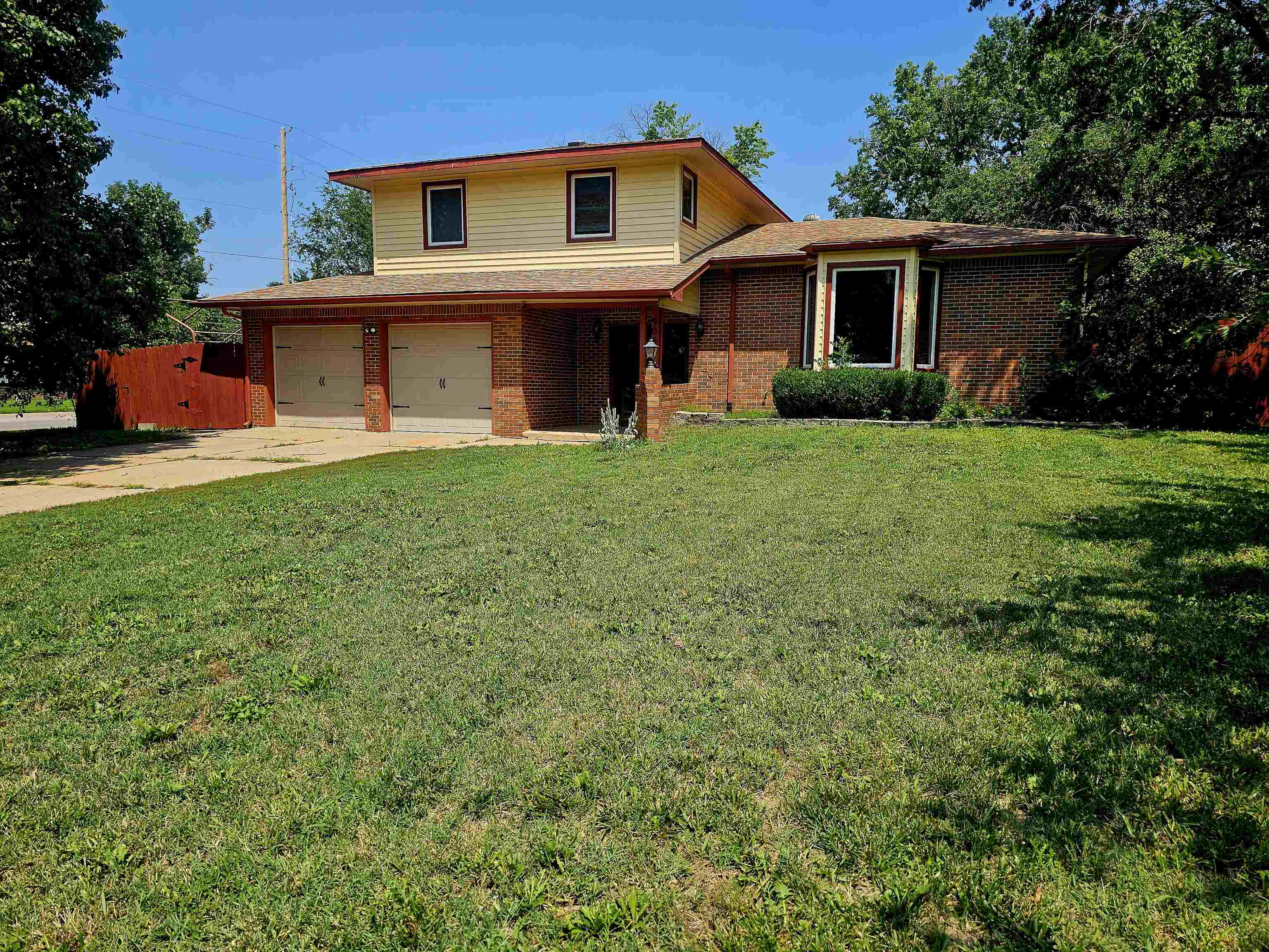 Property Photo:  906 S Cooper St  KS 67207 