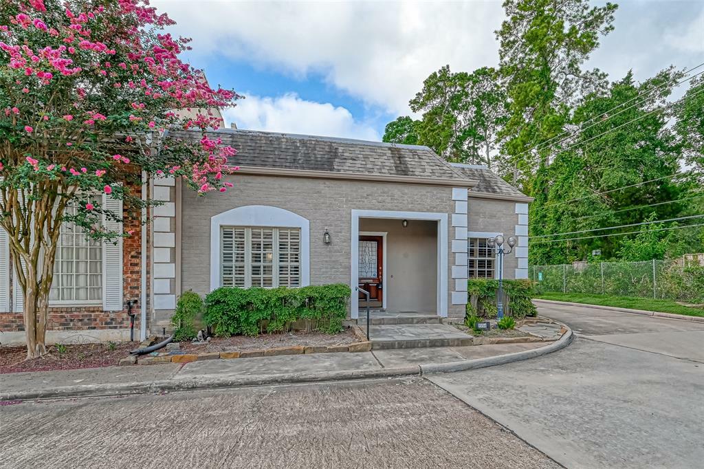 Property Photo:  1554 S Gessner Road  TX 77063 