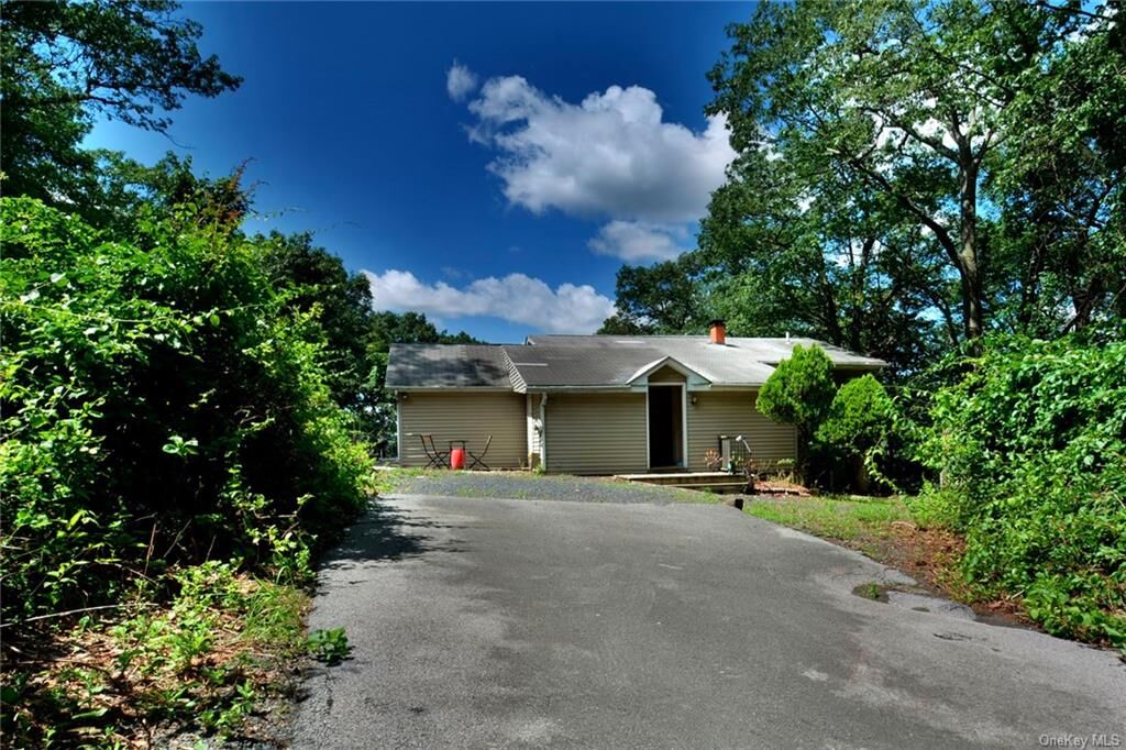 Home for sale in Monroe 16 Oakwood Trail S, Monroe, NY 10950