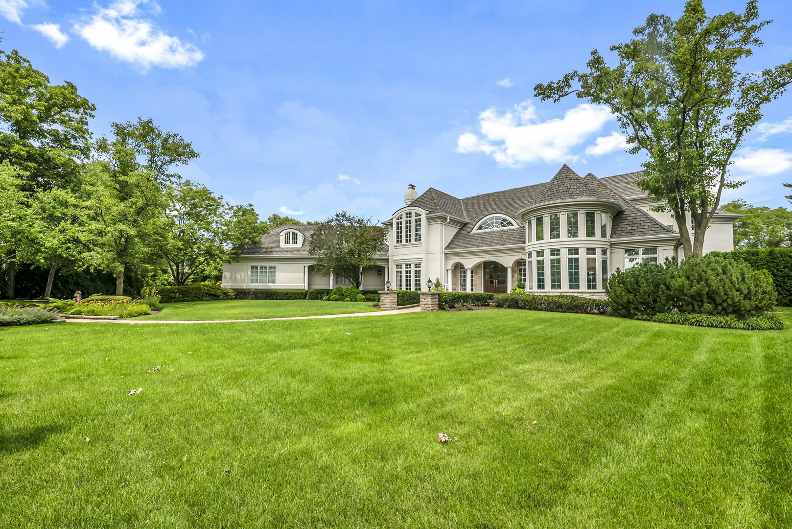 Property Photo:  210 Indian Trail Road  IL 60523 