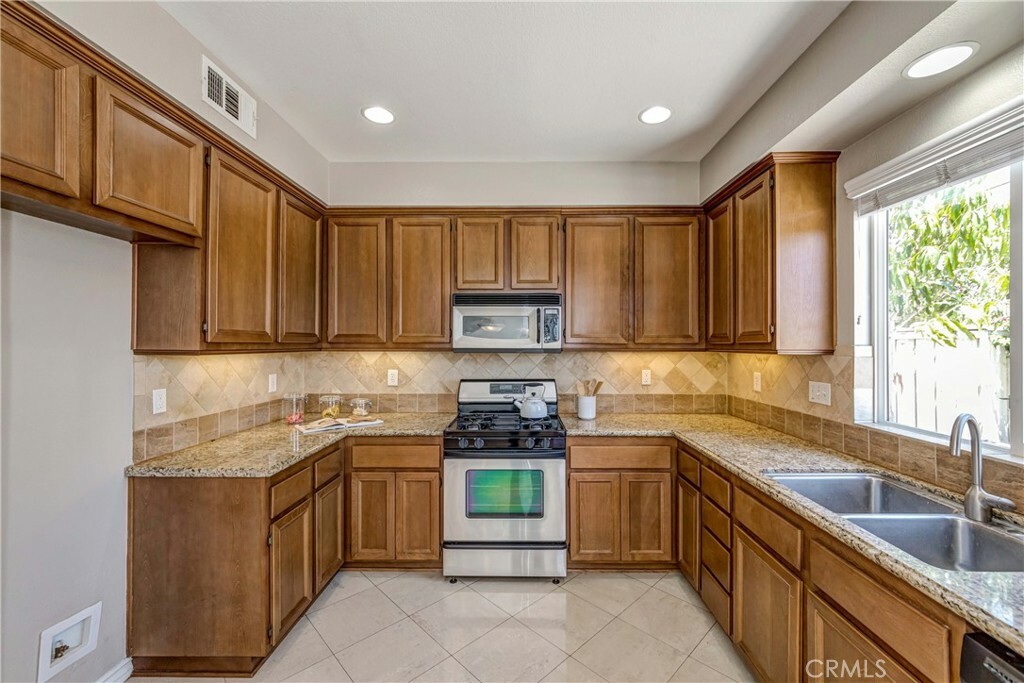 Property Photo:  1173 Valle Court  CA 90502 